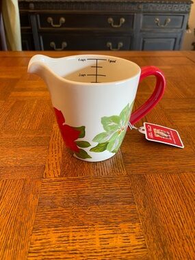 Pioneer Woman holiday poinsettia 4 cup Measuring Pitcher with Red Handle